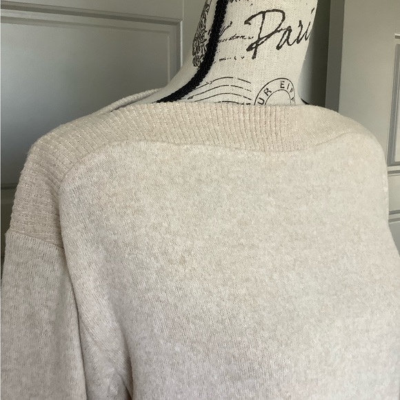 ⭐️ H&M Cropped Top ⭐️ - Picture 6 of 9